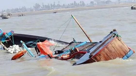 বৈরী আবহাওয়ায় বঙ্গোপসাগরে ট্রলারডুবি, ৬ জেলে নিখোঁজ