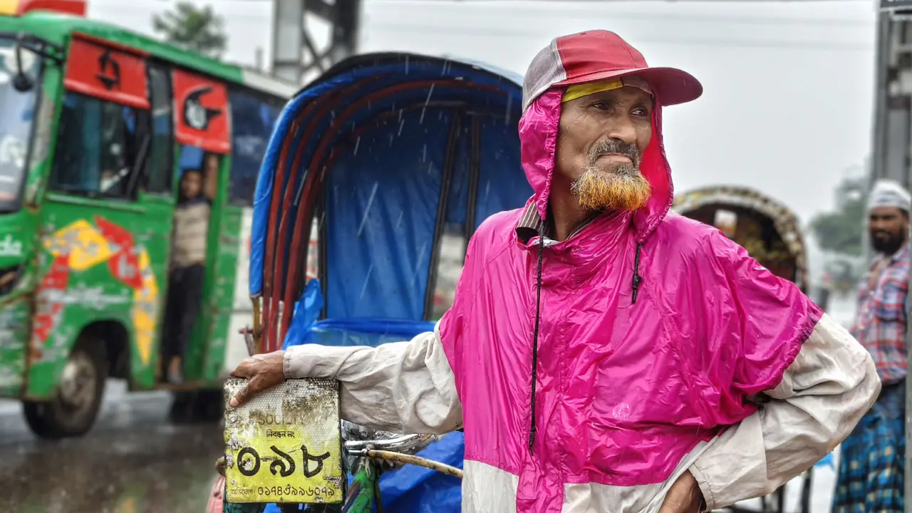 কিস্তির টাকার টেনশনেই বৃষ্টির দিনে রিকশা চালাই