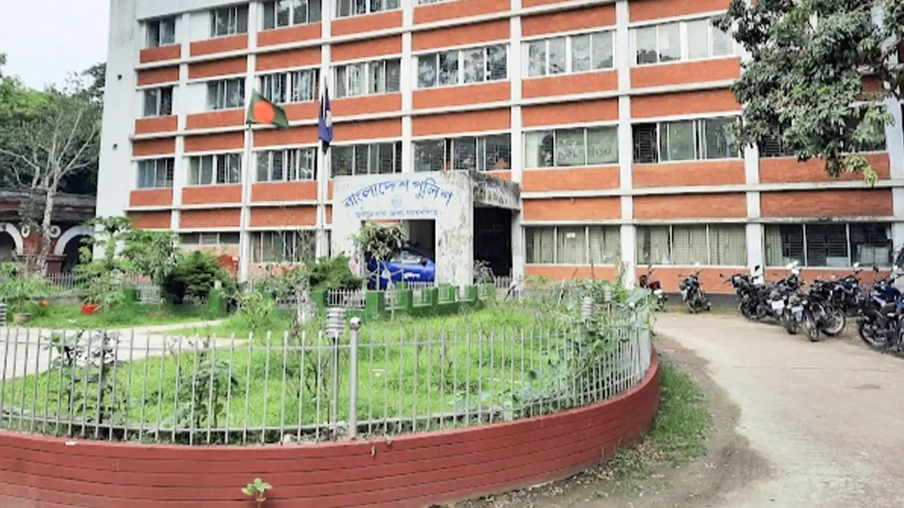 গৃহবধূ শিল্পা হত্যা মামলায় পলাতক বাবা-ছেলে গ্রেপ্তার