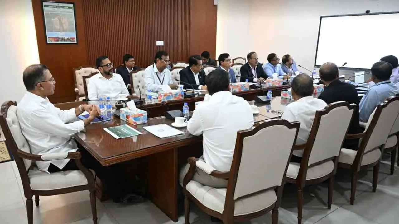 ধানমন্ডি ও গুলশান লেকের সংস্কার এবং এসটিপি সংক্রান্ত বৈঠকে প্রধানমন্ত্রী