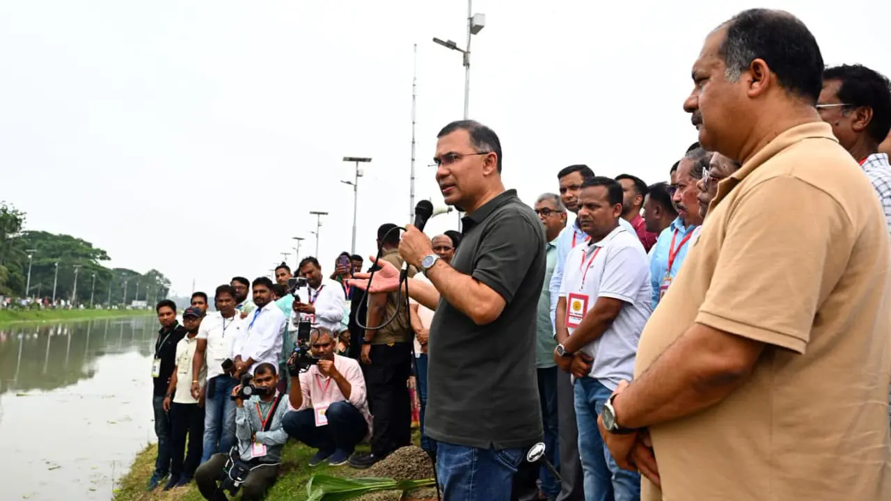 দেশ ও পরিবেশ রক্ষায় সবাইকে কাঁধে কাঁধ মিলিয়ে কাজ করতে হবে: প্রধানমন্ত্রী