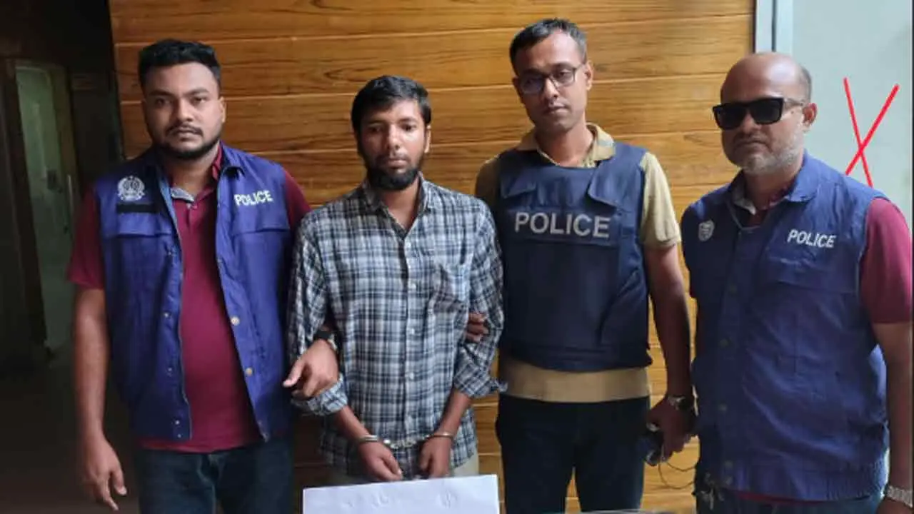 পারিবারিক কলহের জেরে মা-বাবাকে কুপিয়ে হত্যা করে ছেলে : পুলিশ