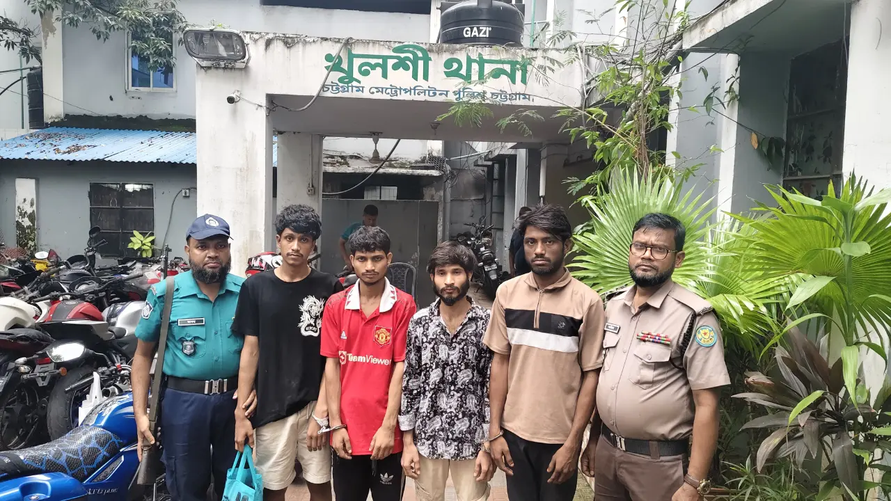পুলিশের এসআইকে কুপিয়ে জখম : চট্টগ্রাম থেকে ৪ আসামি গ্রেপ্তার