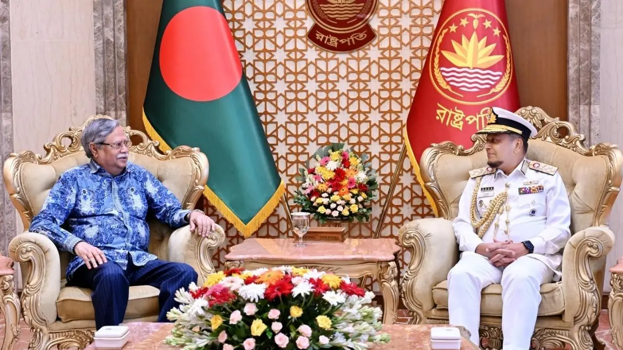 রাষ্ট্রপতির সাথে বিদায়ি নৌপ্রধানের সৌজন্য সাক্ষাৎ