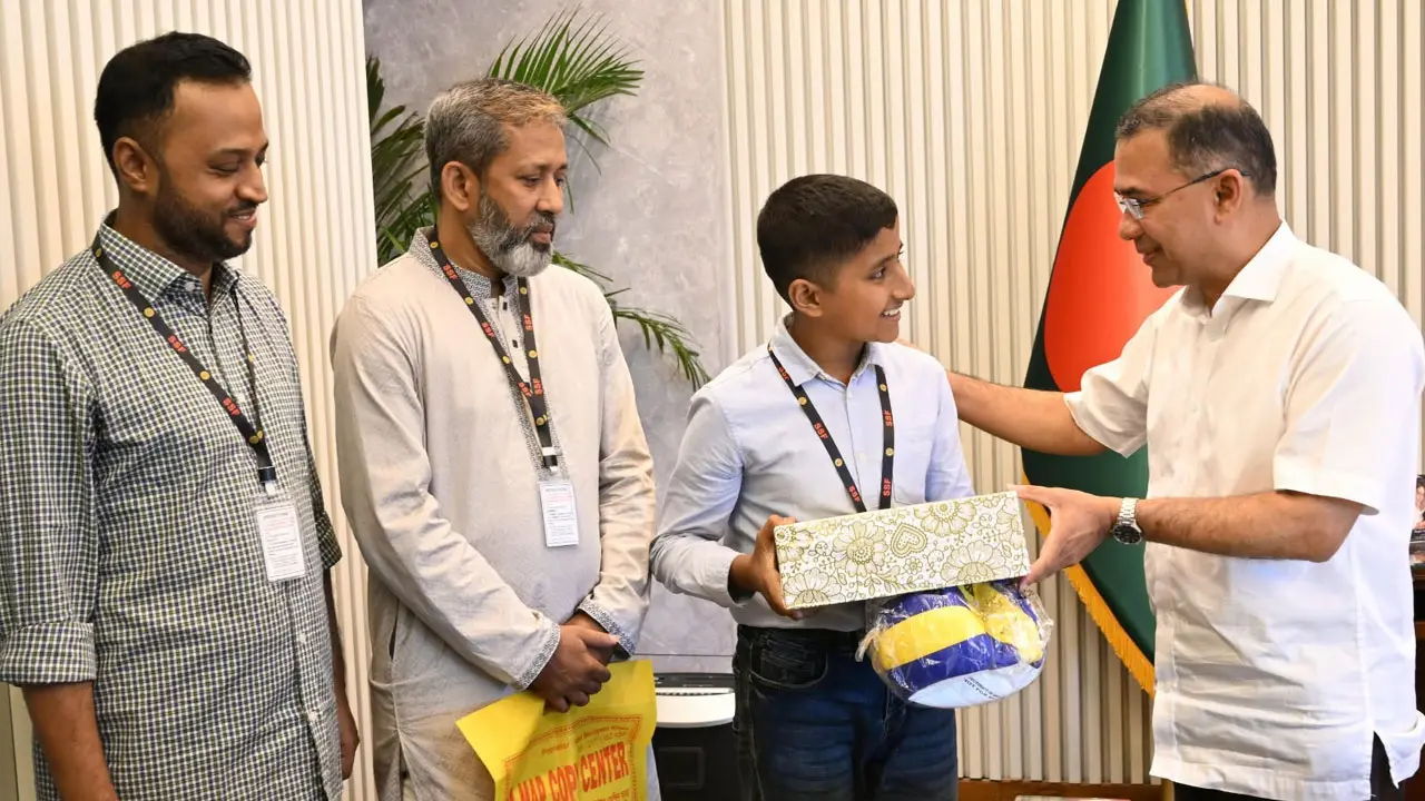 প্রধানমন্ত্রীর সঙ্গে দেখা করল ভুবন ভোলানো হাসিতে মন জয় করা সেই তাহসিন