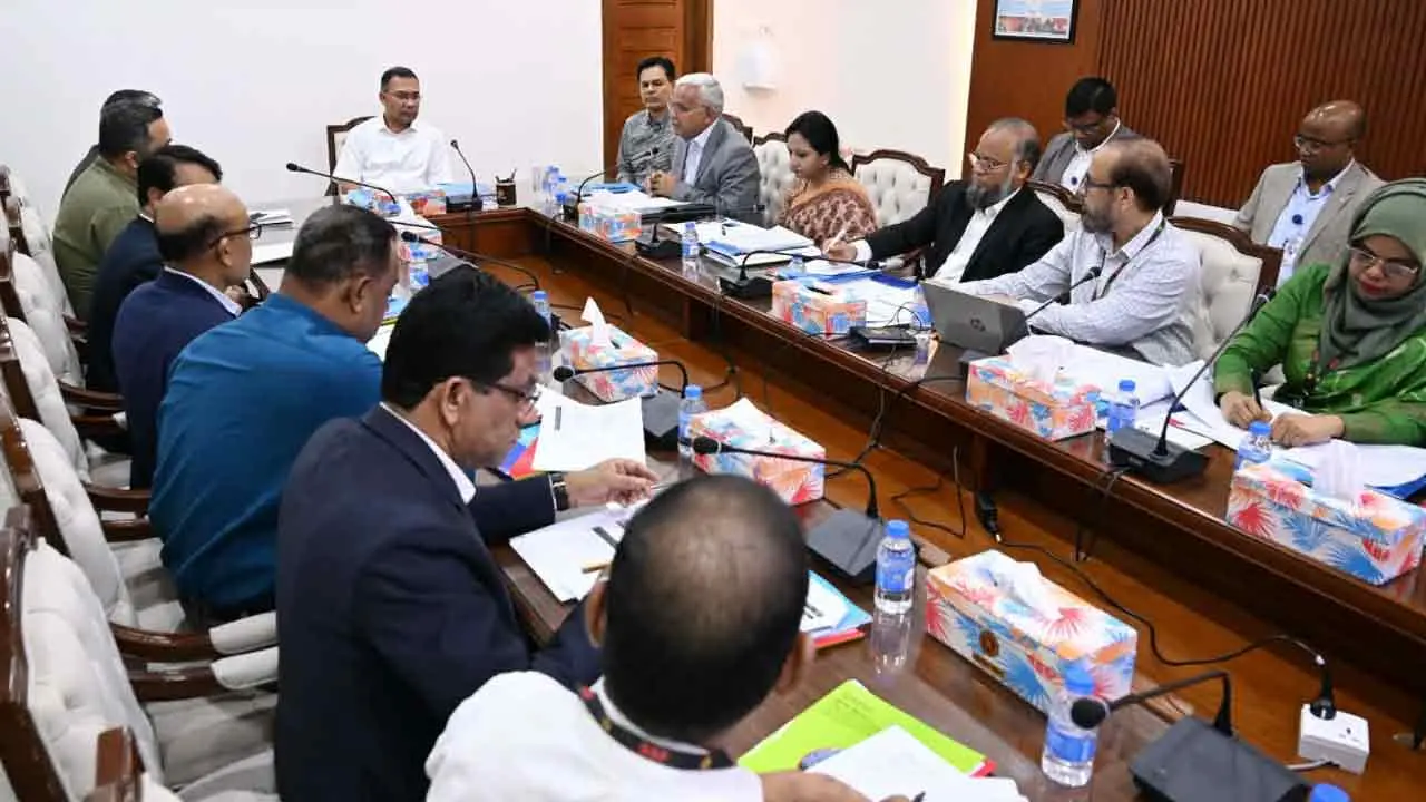 প্রধানমন্ত্রীর সভাপতিত্বে ফ্যামিলি কার্ড কার্যক্রম পরিকল্পনা নিয়ে বৈঠক