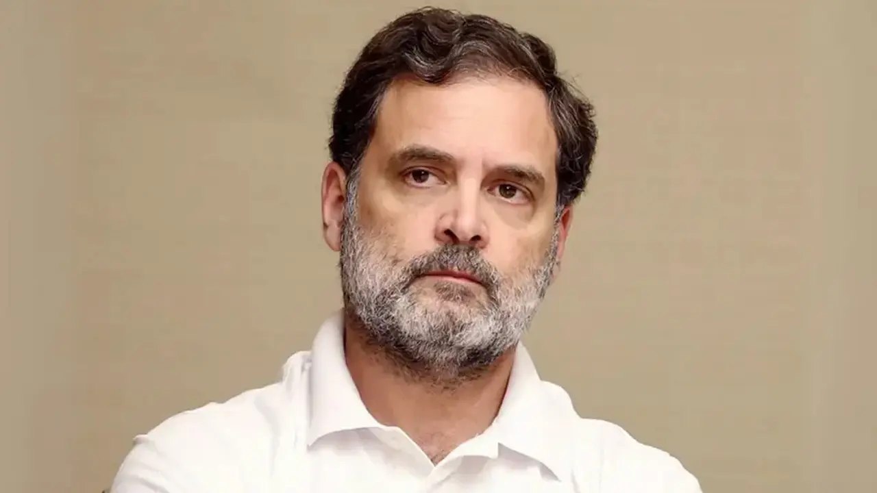 ভারতে তীব্র হচ্ছে বিক্ষোভ, শিক্ষামন্ত্রীর পদত্যাগ চাইলেন রাহুল গান্ধী