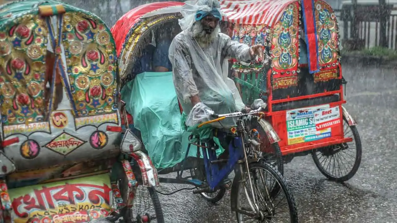 সারাদেশে বৃষ্টির আভাস, কমবে দিনের তাপমাত্রা