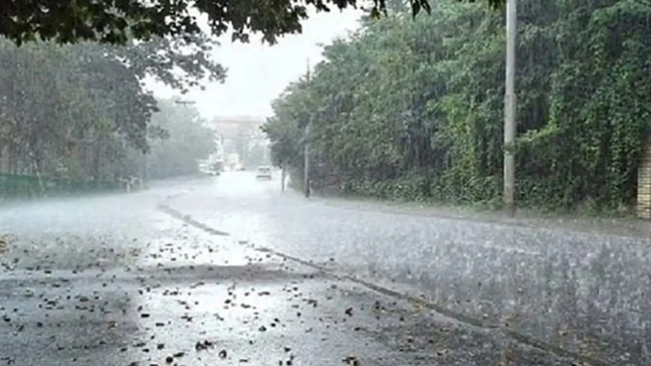 ভ্যাপসা গরমের মধ্যে ঢাকায় বৃষ্টির সম্ভাবনা, ৯ অঞ্চলে ঝড়ের আভাস