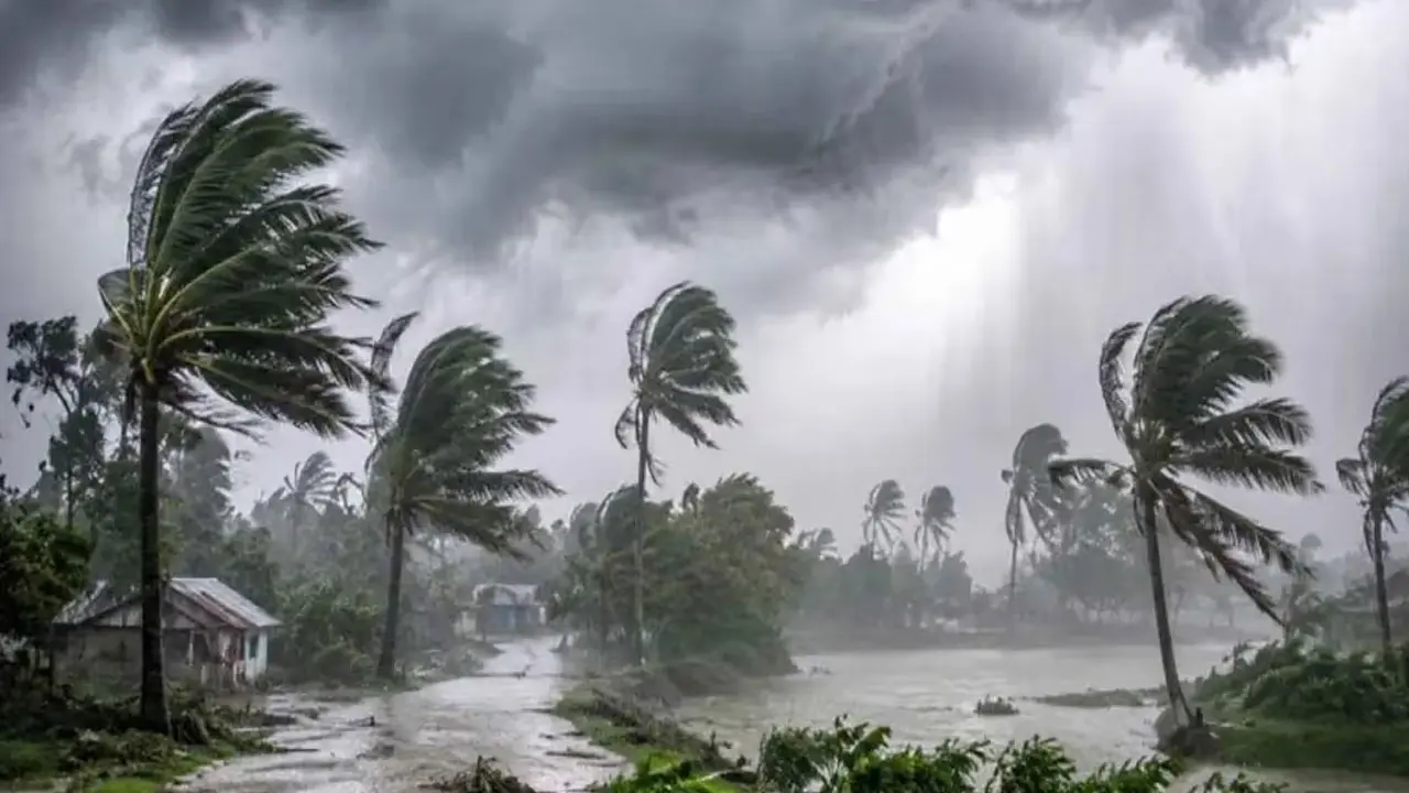 দেশজুড়ে বৃষ্টির আভাস, দক্ষিণাঞ্চলে অতি ভারী বর্ষণের শঙ্কা