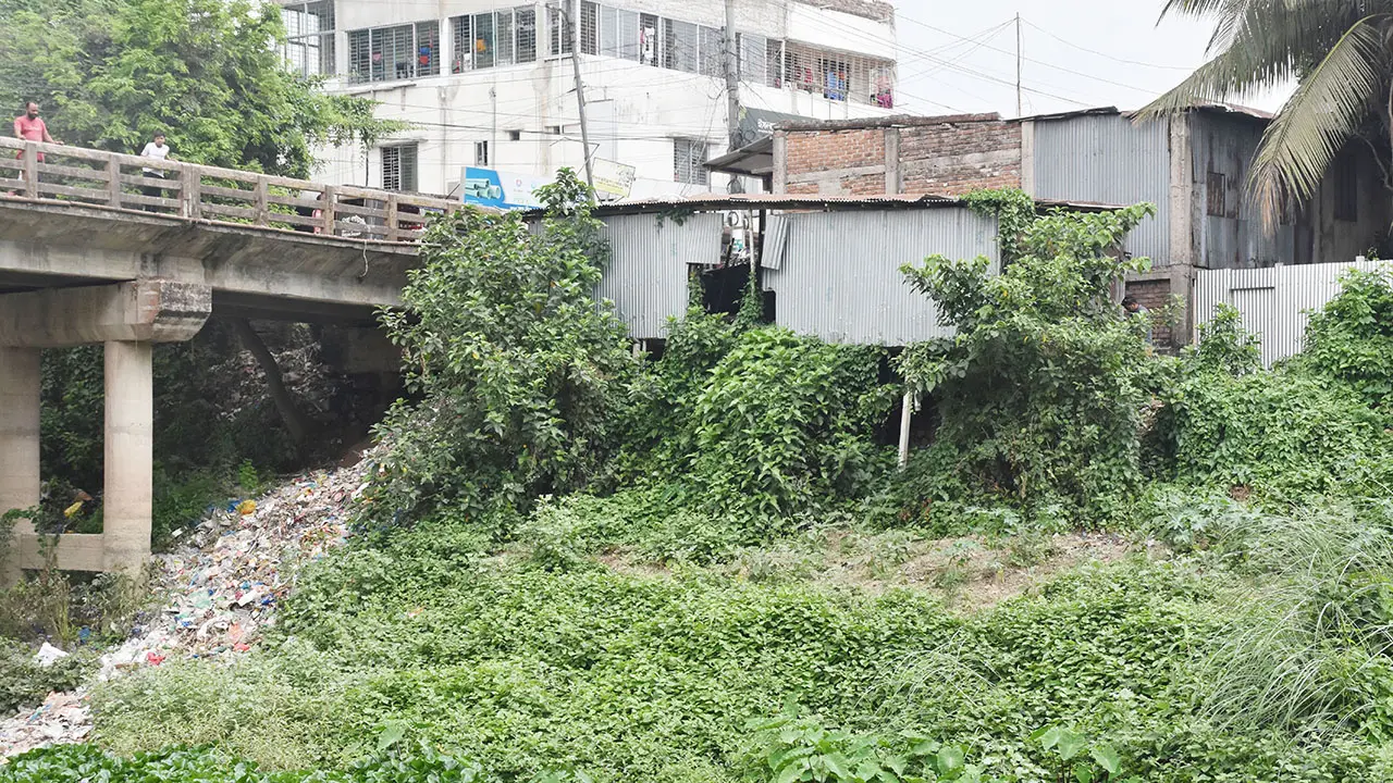৪৮৮ দখলদারের কবলে রাজবাড়ীর একাধিক নদী, অবৈধভাবে গড়ে উঠেছে নানা স্থাপনা