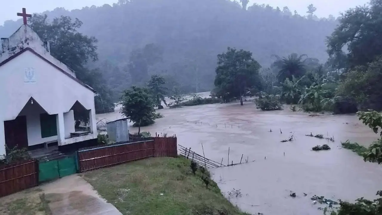 রাঙামাটিতে ৬০টি পাহাড়ধসের ঘটনা, আশ্রয়কেন্দ্রে ৪ হাজার ১৬৬ জন