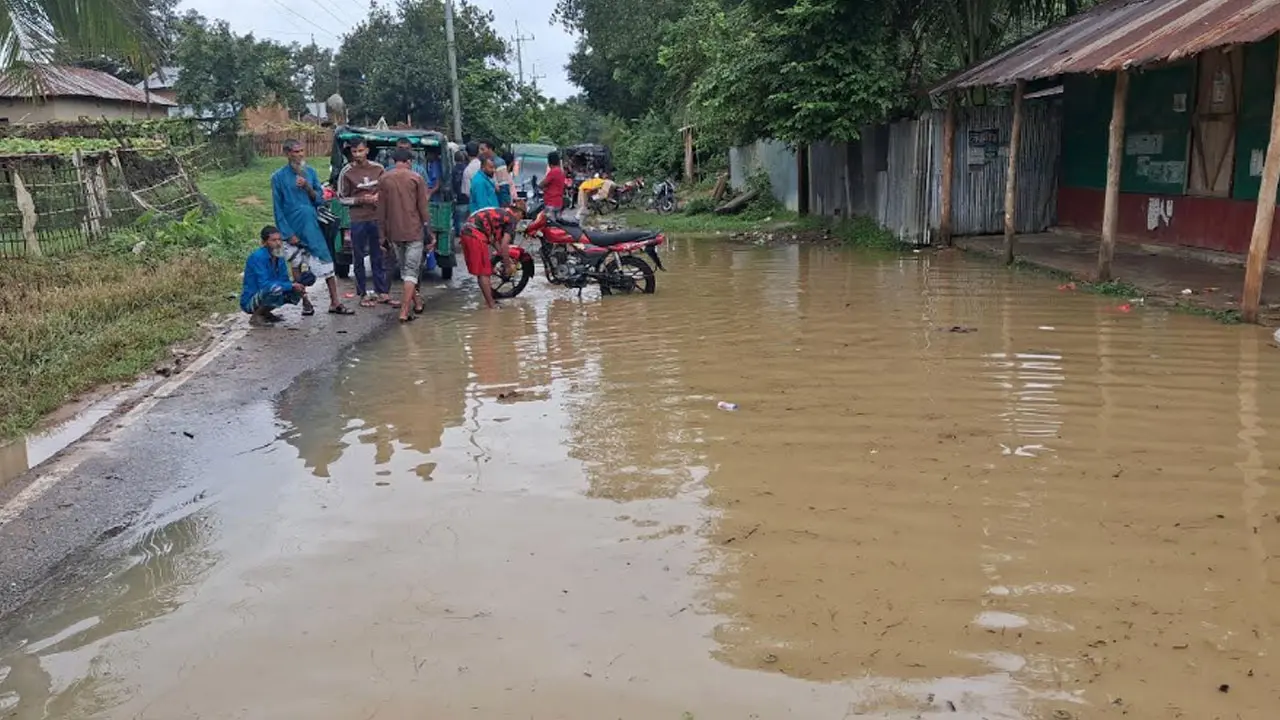 দ্বিতীয় দিনের মতো বন্ধ সাজেক সড়ক, পানিবন্দি ২০ হাজার মানুষ