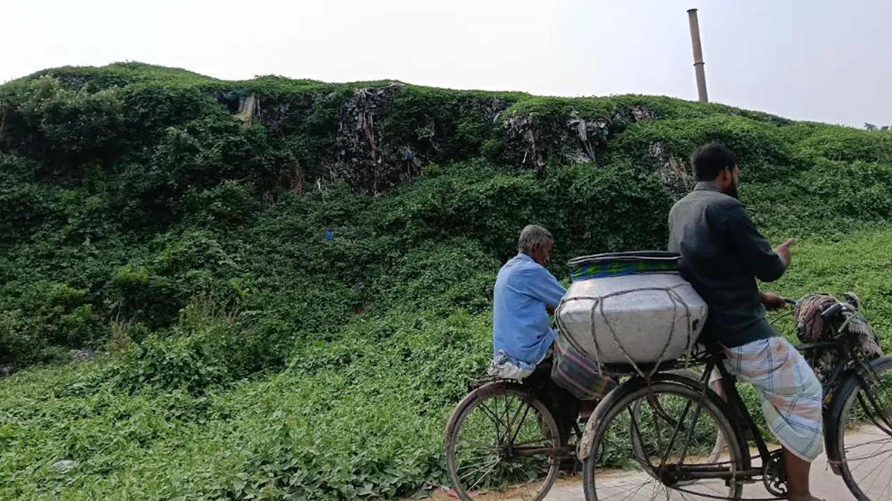 খোলা আকাশের নিচে জমছে শত টন বর্জ্য, এক দশক ধরে অচল জৈব সার কারখানা