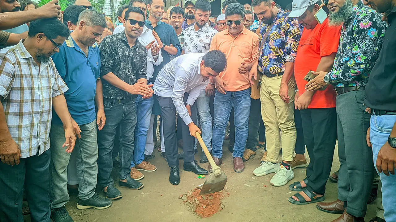 অবশেষে রংপুরে সেই সড়কের সংস্কার শুরু