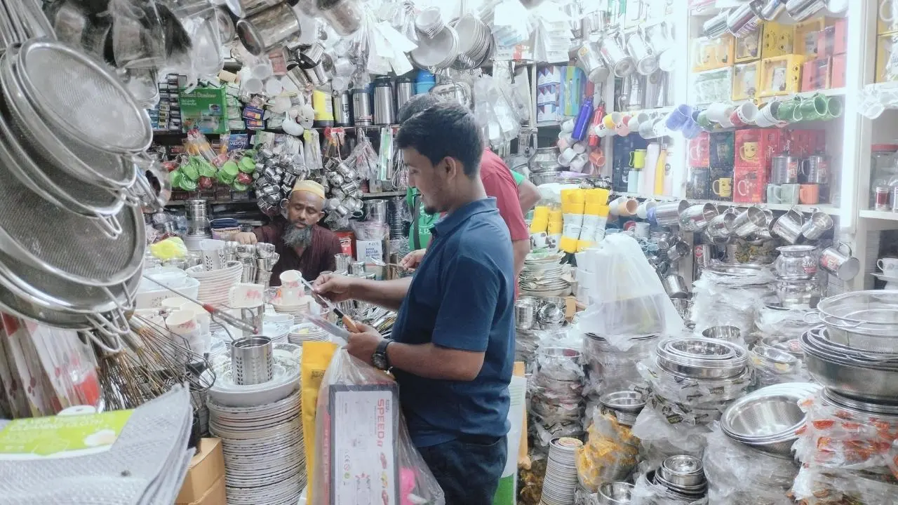 চট্টগ্রামের ‘গুয়াংজু বাজার’ রেয়াজুদ্দিন : চীনা পণ্যের বৃহৎ পাইকারি হাব