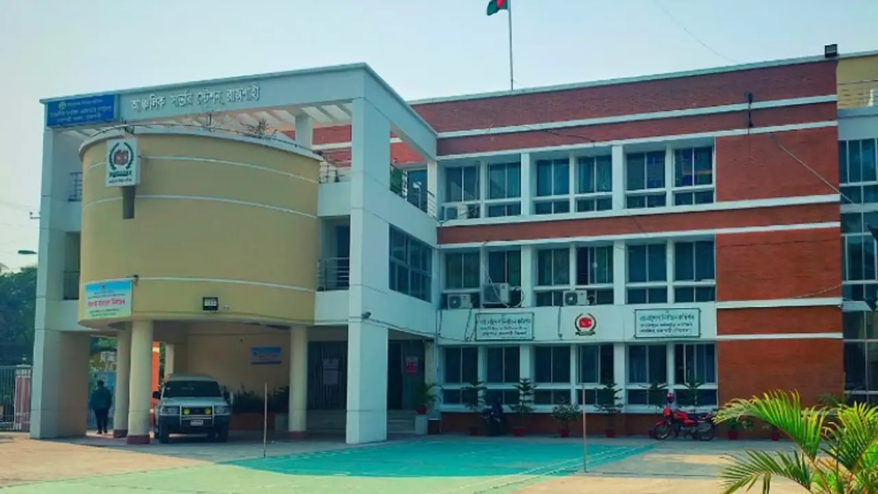 রাজশাহীর আঞ্চলিক নির্বাচন কর্মকর্তা বরখাস্ত