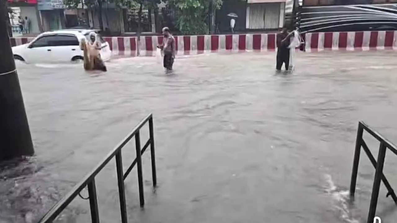 টানা বর্ষণে ডুবল চট্টগ্রাম-খাগড়াছড়ি মহাসড়ক, দুর্ভোগ চরমে