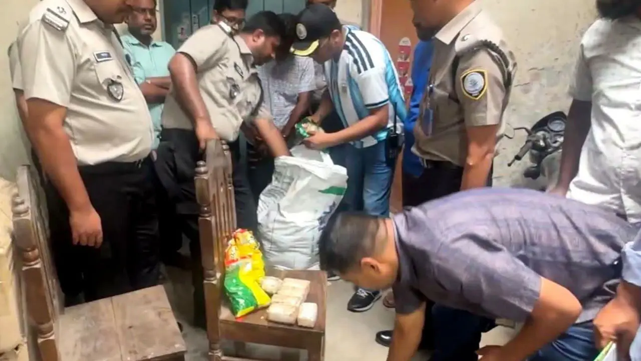 কুরিয়ারে আসা চায়ের প্যাকেটে মিলল ১২ হাজার পিস ইয়াবা