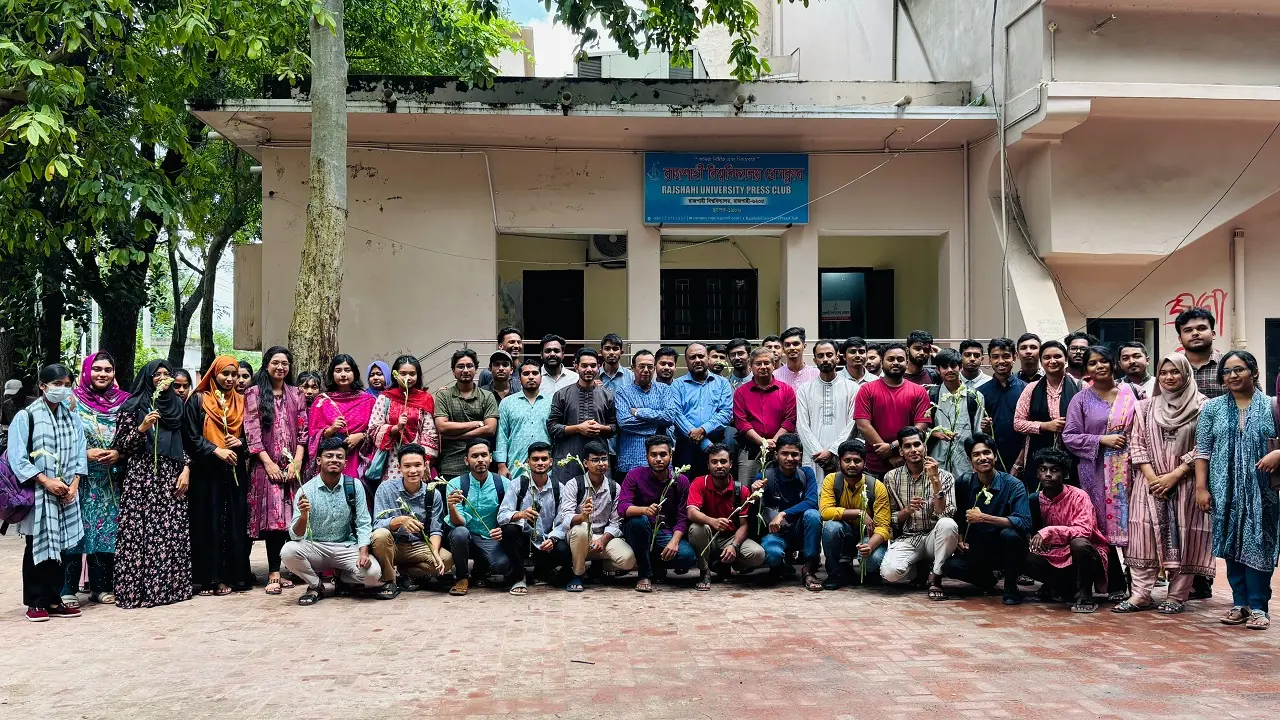 সাংবাদিকতায় আগ্রহী নবীন শিক্ষার্থীদের বরণ করে নিল রাবি প্রেসক্লাব