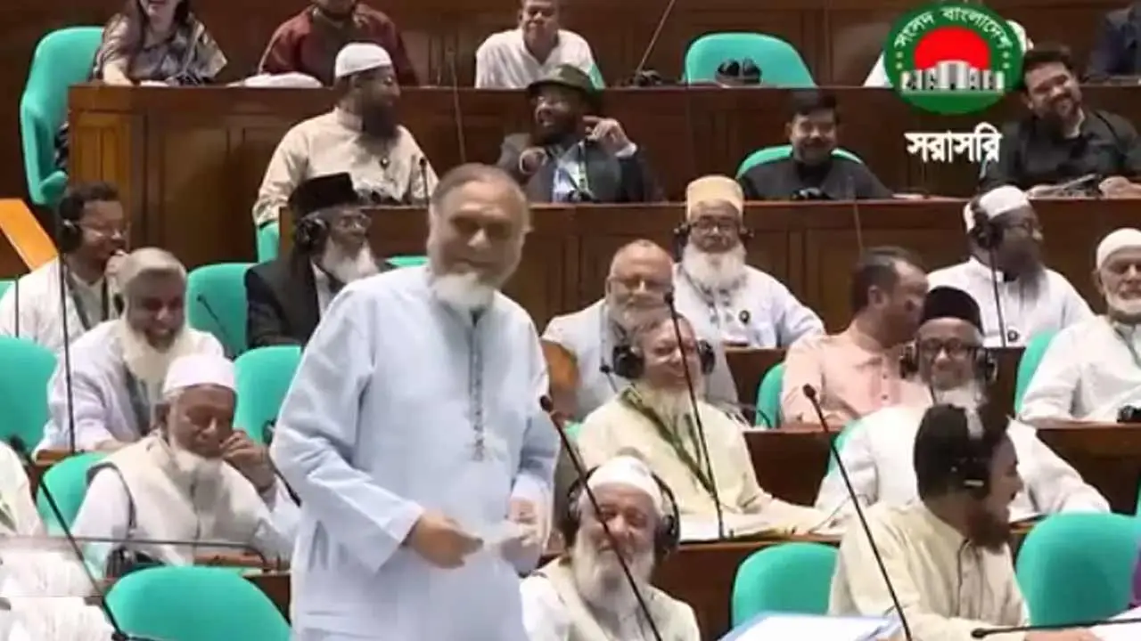 সংসদের দুই পাশেও জলাবদ্ধতা, ভিভিআইপি রোডও তলিয়ে যায়