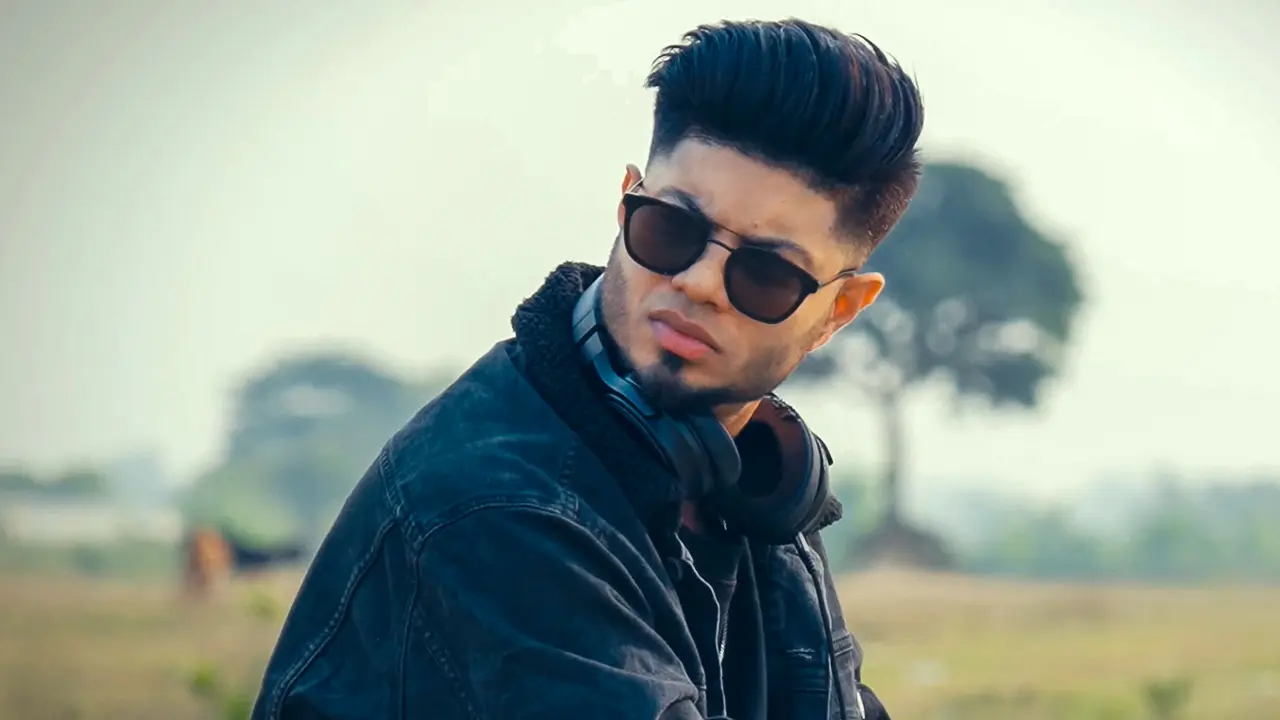 দেশে আসছেন সঞ্জয়, তার আগে এলো গান