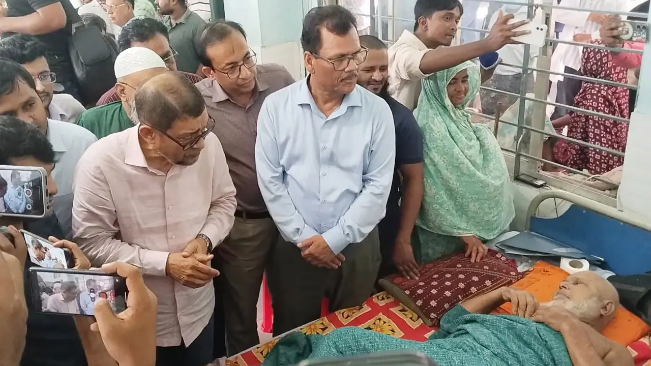সাতক্ষীরায় হাসপাতালে অনুপস্থিত চিকিৎসককে চাকরিচ্যুত