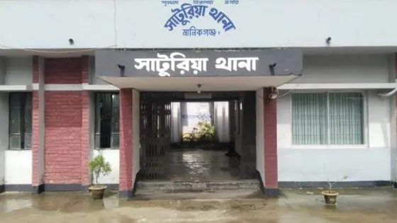 মানিকগঞ্জে গৃহবধূর ঝুলন্ত মরদেহ উদ্ধার, পাশে ছিল রক্তমাখা বটি