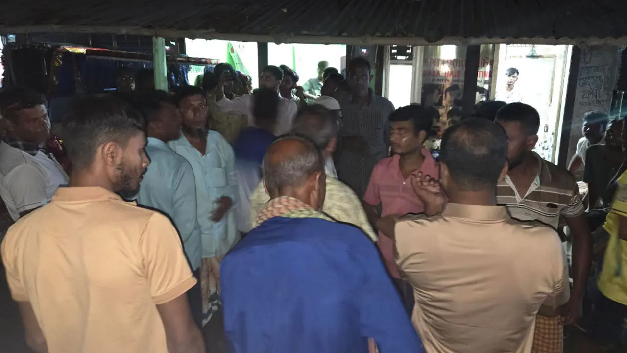 শ্রেণিকক্ষে ব্যঙ্গাত্মক গান, ১৭ শিক্ষার্থীকে পেটালেন শিক্ষক