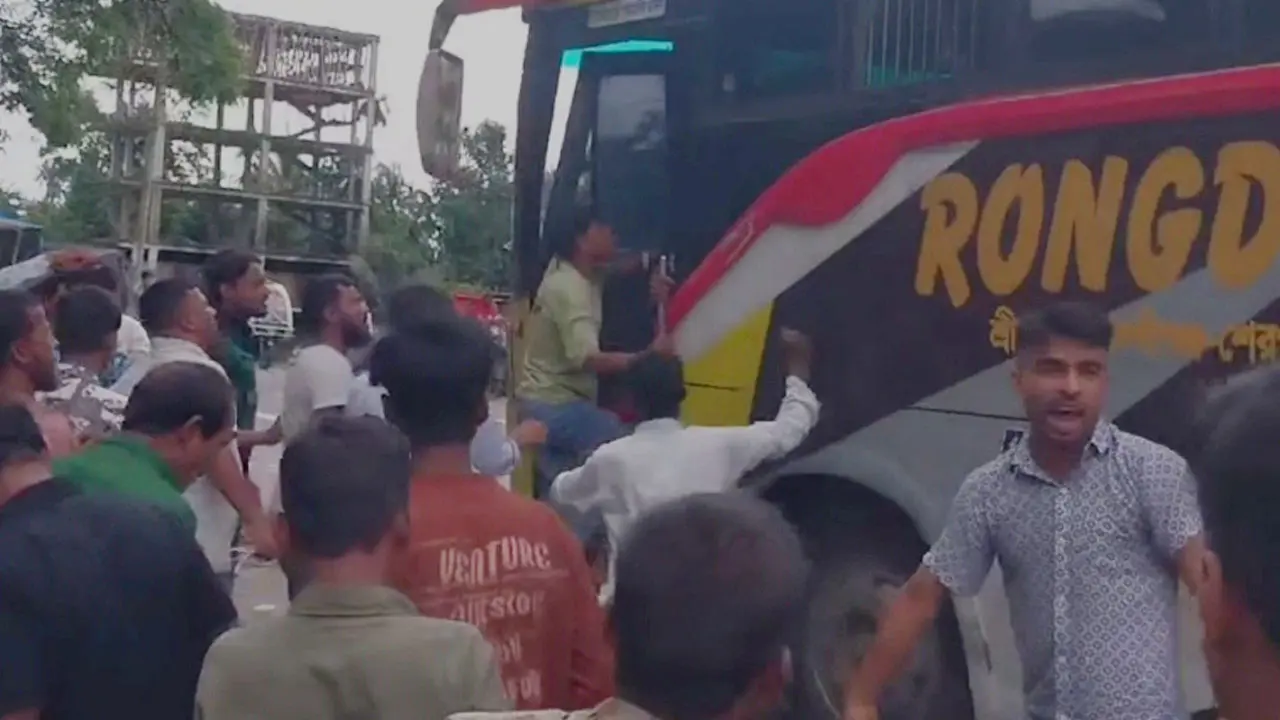 যাত্রী উঠানো নিয়ে দুই চালকের দ্বন্দ্বে প্রাণ গেল পথচারীর