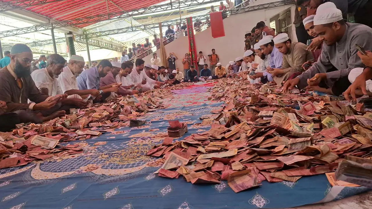 দ্বিতীয়বারের মতো প্রকাশ্যে খুলল শাহজালাল (রহ.) মাজারের দানবাক্স
