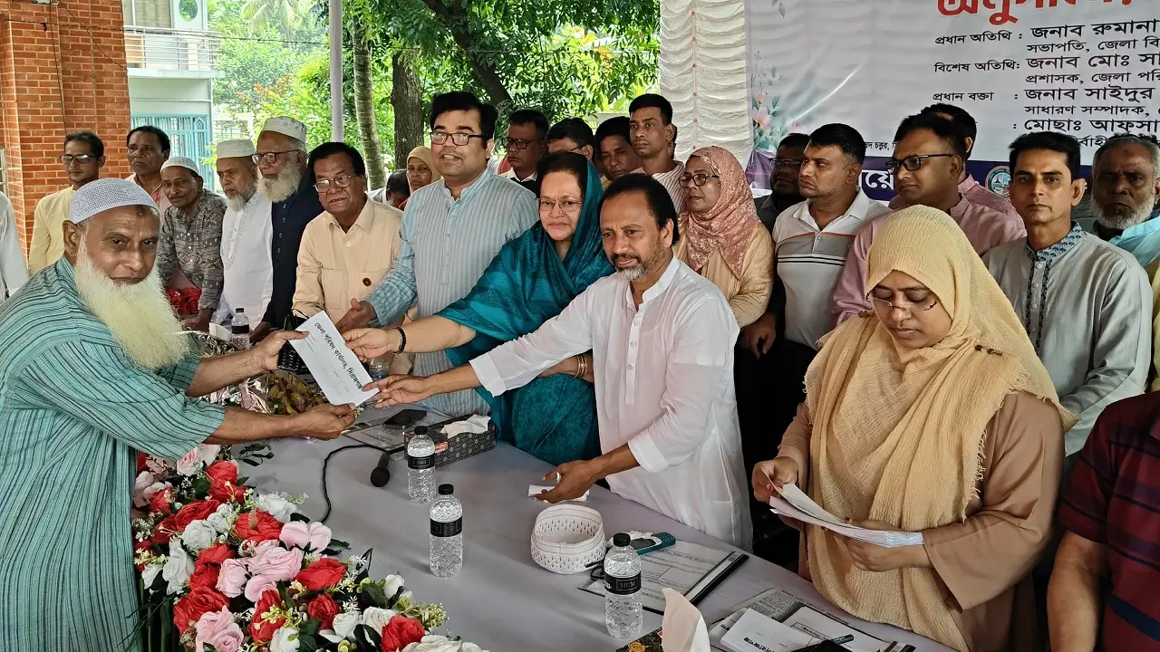‘মুক্তিযোদ্ধারা চেক বা অনুদান পাওয়ার জন্য মুক্তিযুদ্ধ করেননি’