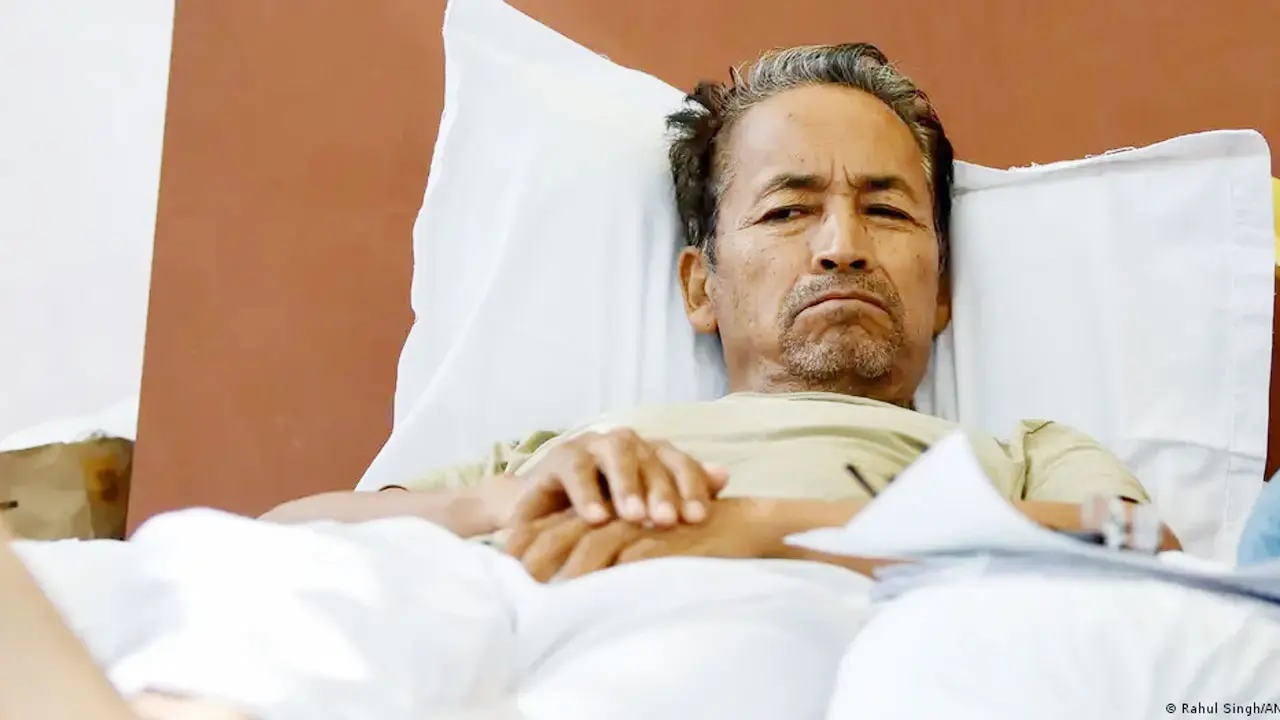 ‘র্যাঞ্ছোর’ সোনমের অনশন, সহমর্মী কলকাতা