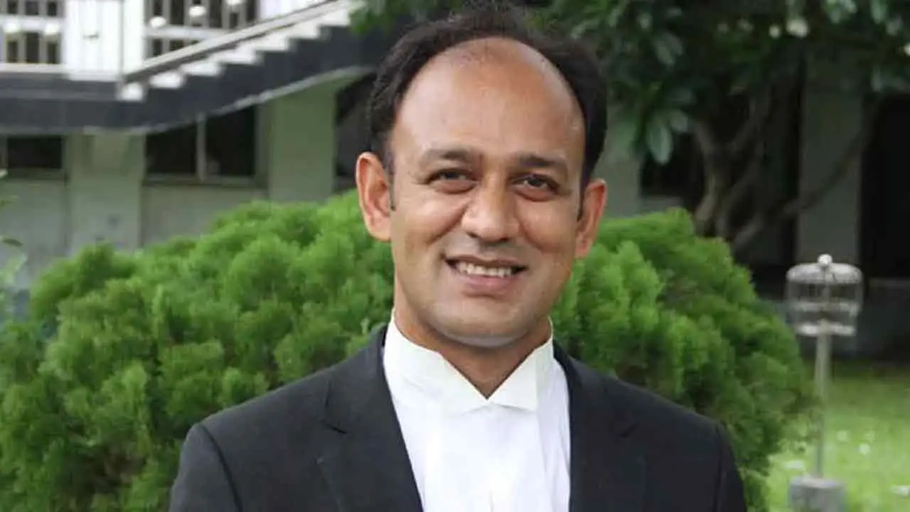 আরো দুই মামলায় জামিন পেলেন ব্যারিস্টার সুমন