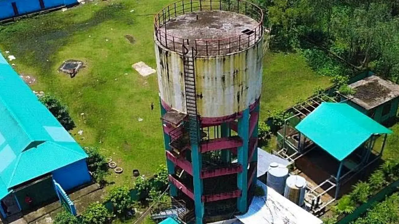 টানা ৮ দিন বন্ধ সরবরাহ, বিশুদ্ধ পানির সংকটে শত শত পরিবার