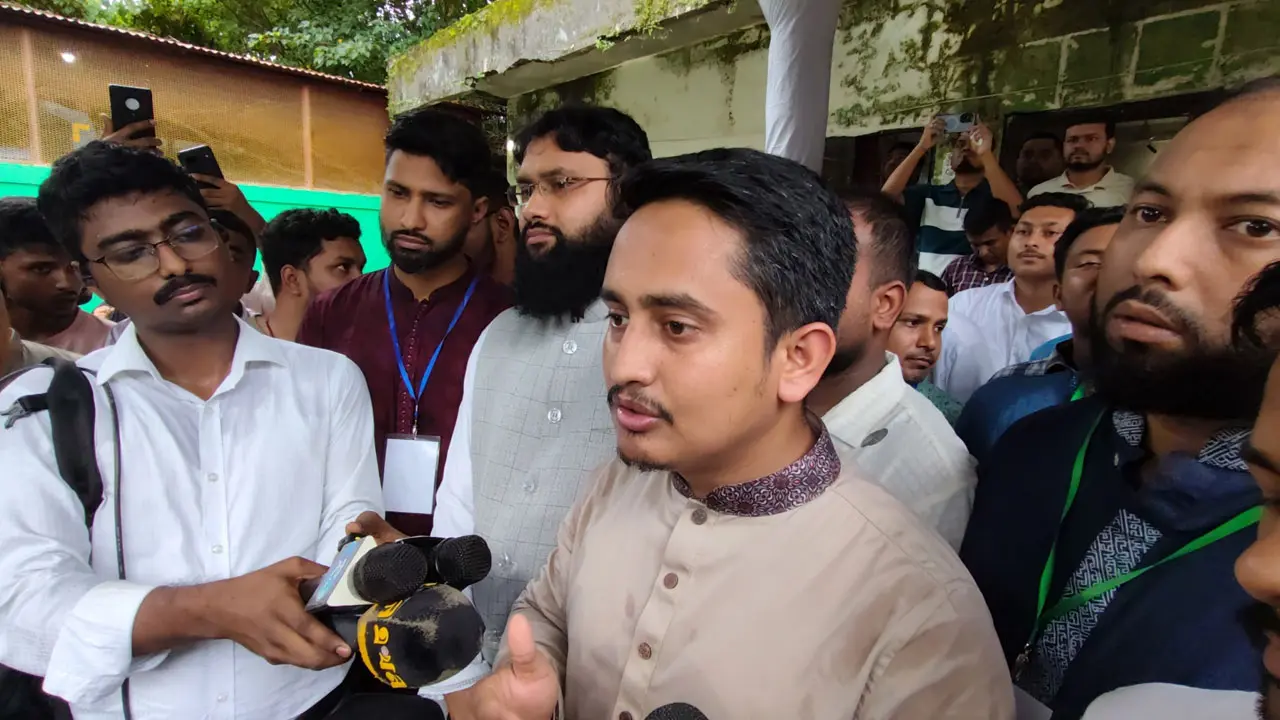 তারেক রহমানকে ছাত্রদলের লাগাম টানতে হবে : সারজিস আলম