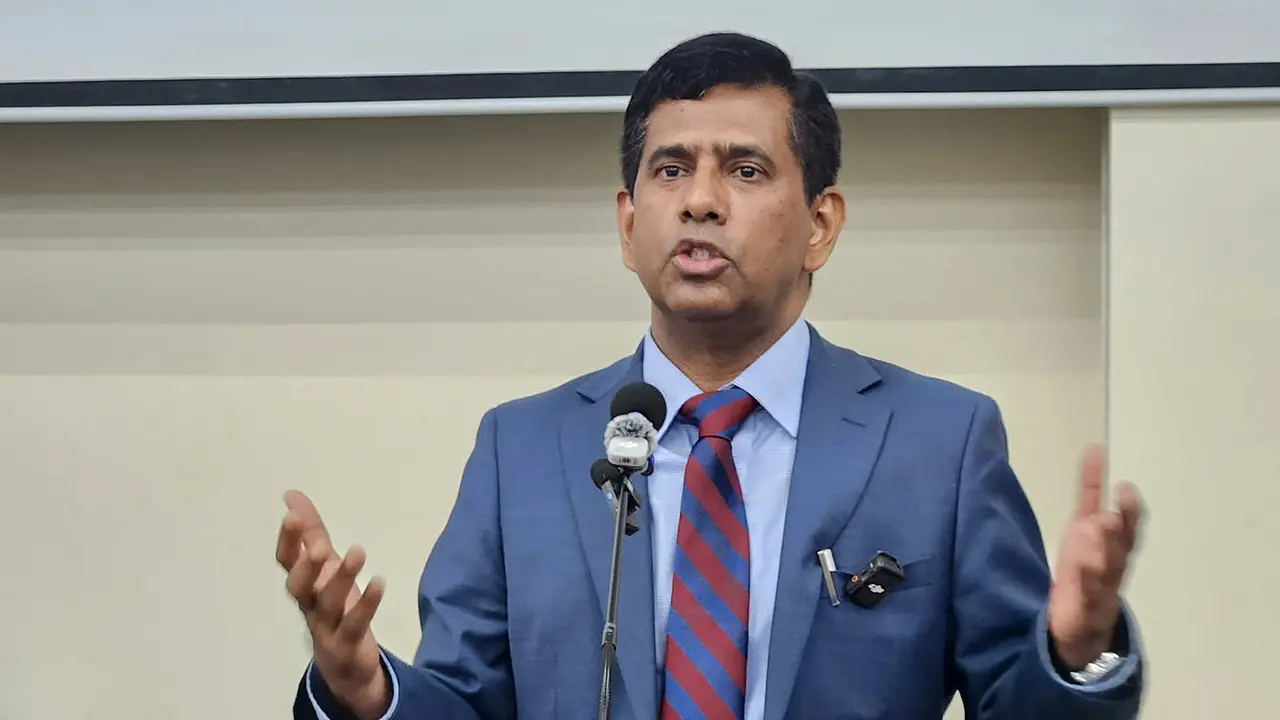 ফার্মের মুরগি বলা জেন-জিই করেছে মহাকাব্যিক বিপ্লব: তাজুল ইসলাম