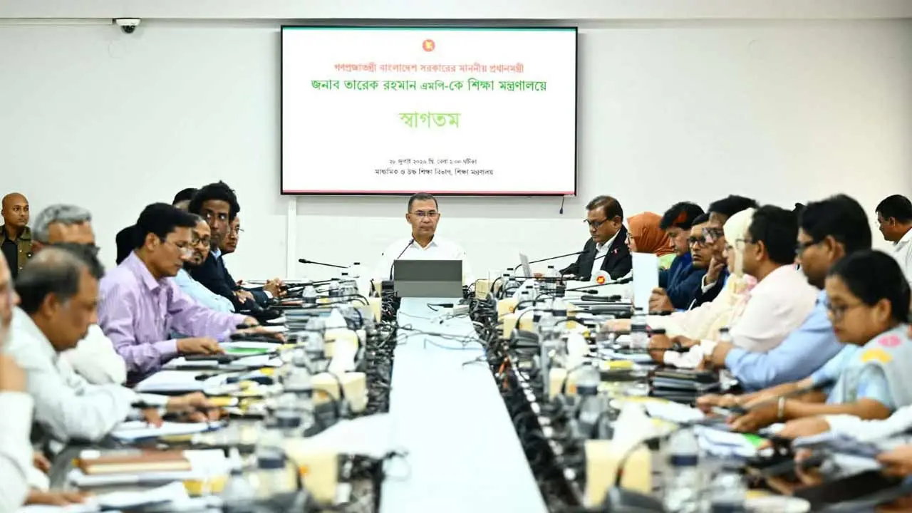 প্রথমবারের মতো শিক্ষা মন্ত্রণালয় পরিদর্শন করলেন প্রধানমন্ত্রী