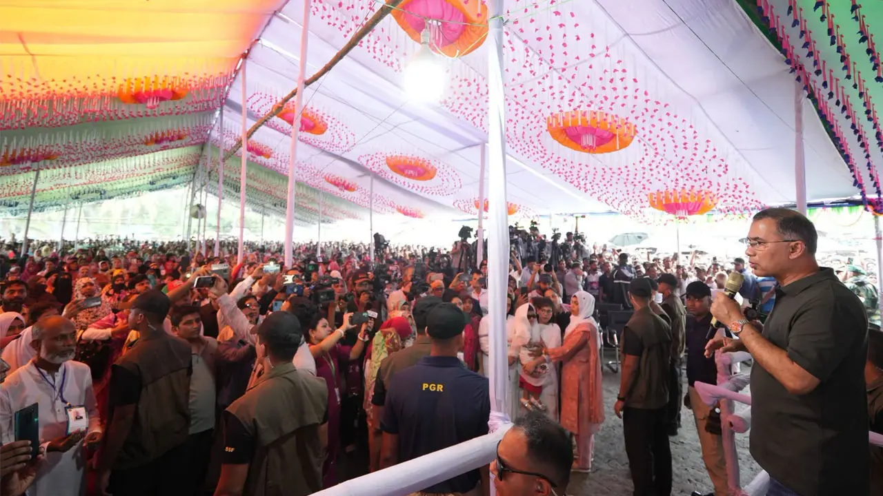 এক বছরে ৪১ লাখ পরিবারকে ফ্যামিলি কার্ড দেওয়া হবে : প্রধানমন্ত্রী