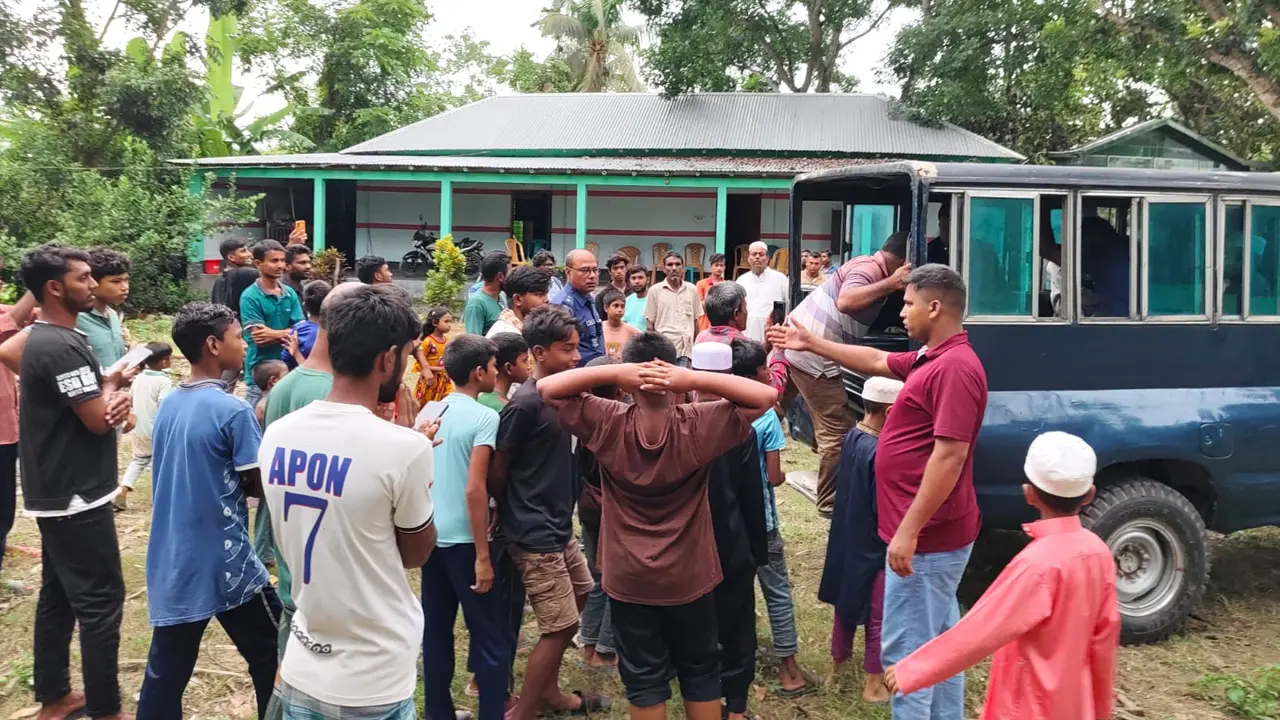 ‘মনে করো তুমি স্বপ্ন দেখতেছ’ মাদরাসা শিক্ষকের বিরুদ্ধে বলাৎকারের অভিযোগ