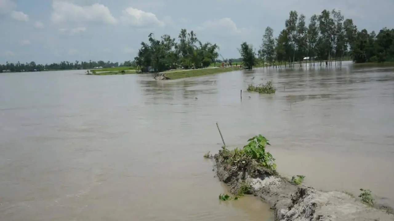তিস্তার তীর সংরক্ষণ কাজে ভাঙন, পানিবন্দি ২ হাজার পরিবার