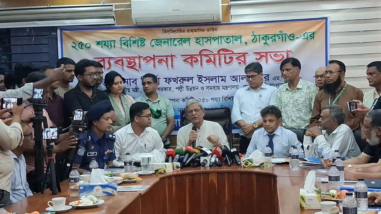 হাসপাতালে গরু-ছাগল ঘুরাঘুরি করে, এটাকে আটকানো উচিত : মির্জা ফখরুল