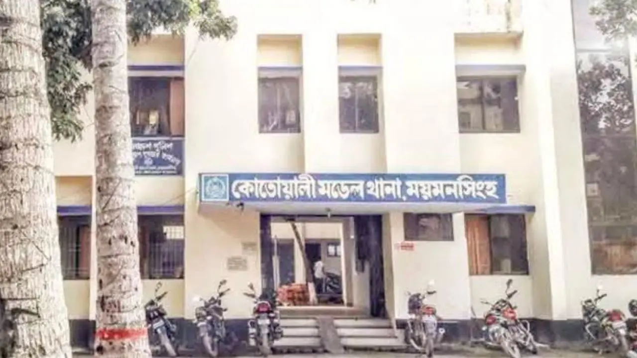 দুর্গন্ধের উৎস খুঁজতে গিয়ে মিলল নিখোঁজ যুবকের মাথাবিহীন মরদেহ