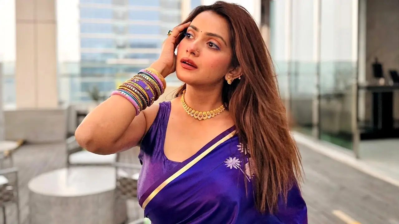 ‘১৪ বছর ধরে কাজ করছি একটা শাড়ি মেরে দেওয়ার জন্য?’