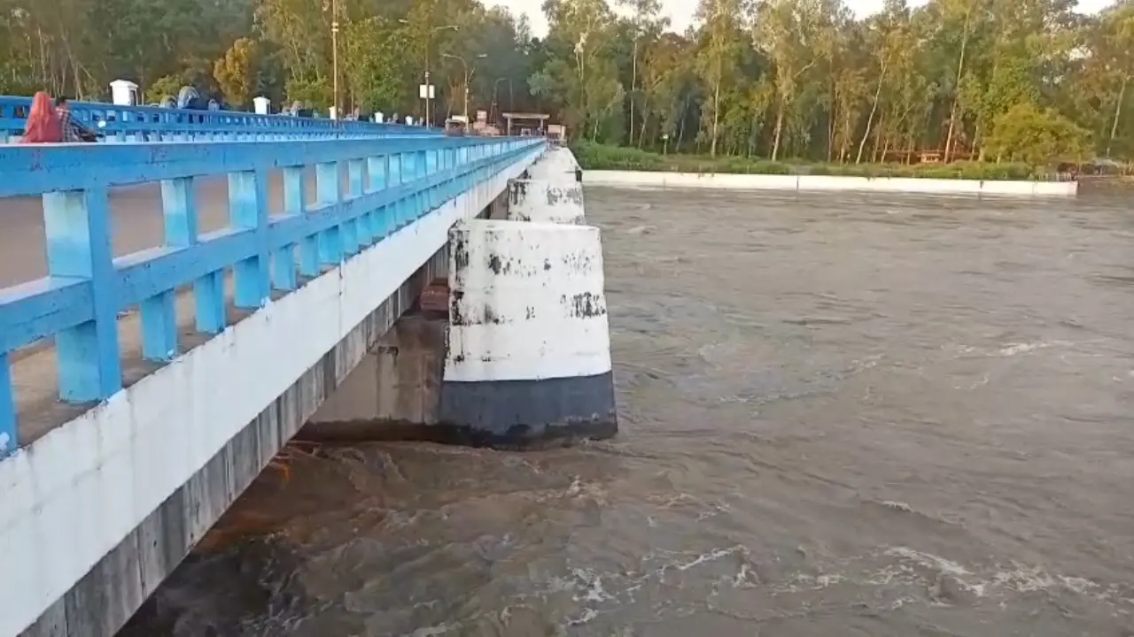 তিস্তার পানি বিপদসীমার ওপরে, নিম্নাঞ্চল প্লাবিত হওয়ার আশঙ্কা