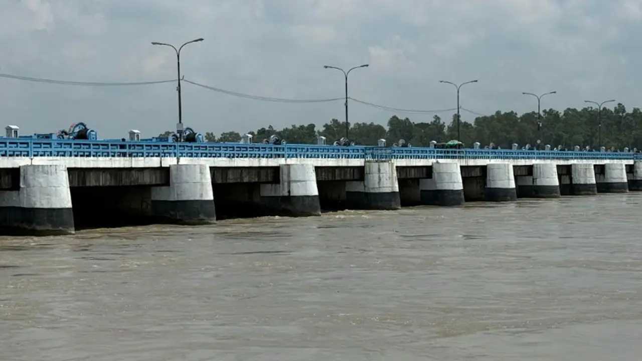 উজানের ঢল আর ভারী বৃষ্টিতে বাড়ছে তিস্তার পানি