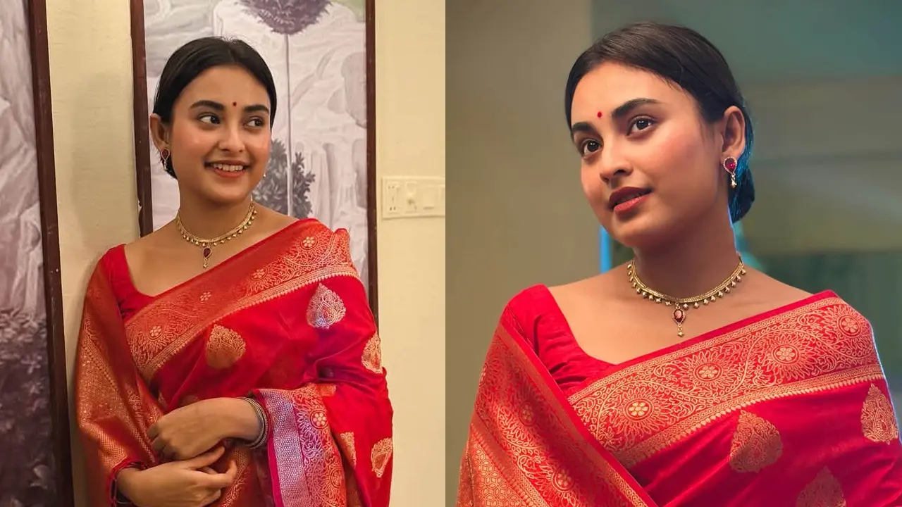 লাল শাড়িতে তটিনীর চোখজুড়ানো রূপ