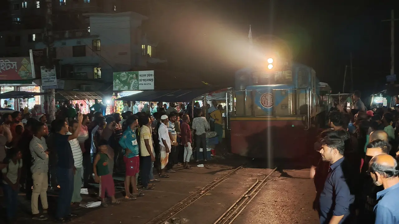 দেড় ঘণ্টা পর জামালপুর-ঢাকা রুটে ট্রেন চলাচল স্বাভাবিক