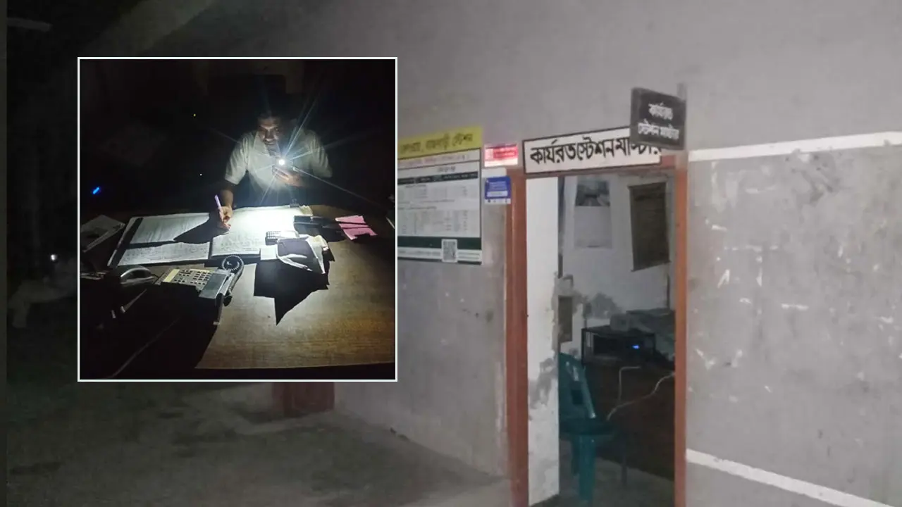লোডশেডিং হলেই অচল রাজবাড়ী রেলস্টেশন, মোবাইলের আলোয় চলে দাপ্তরিক কাজ