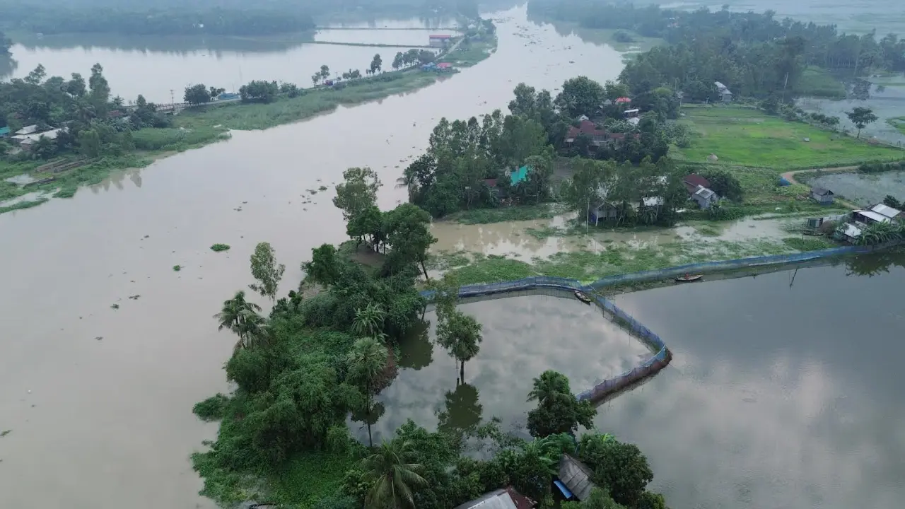 বিপৎসীমা ছুঁয়েছে তুরাগ নদের পানি, ঝুঁকিতে মাছের খামার ও নদীপাড়ের বসতি